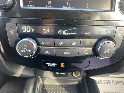 Used 2020 Nissan Rogue SV image 25