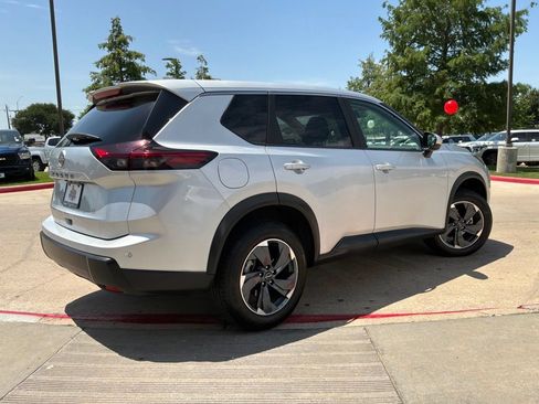Used 2025 Nissan Rogue SV FWD image 6