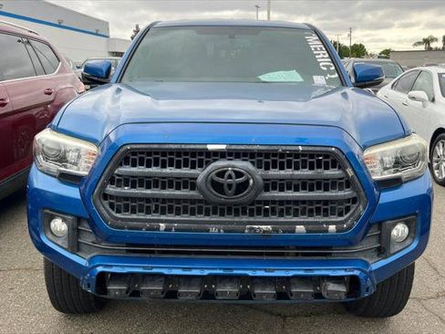 Certified 2017 Toyota Tacoma TRD Off-Road w/ Tow Package AWD/4WD image 2