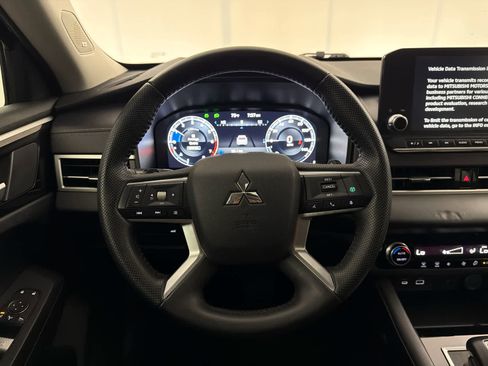 Used 2024 Mitsubishi Outlander SE Black Edition FWD image 17