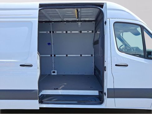 Used 2024 Mercedes-Benz Sprinter 3500 image 7