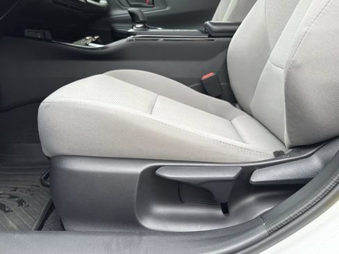Used 2025 Toyota Prius LE FWD image 19
