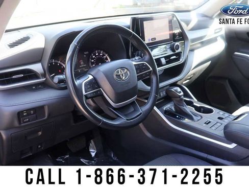 Used 2023 Toyota Highlander Platinum image 14