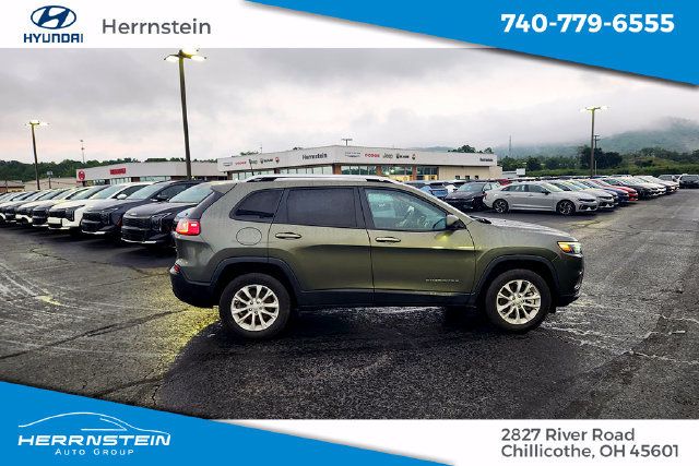 Used 2021 Jeep Cherokee Latitude w/ Mopar Interior Package AWD/4WD image 25