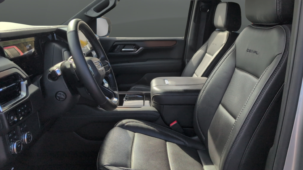 Used 2025 GMC Yukon Denali AWD/4WD image 10