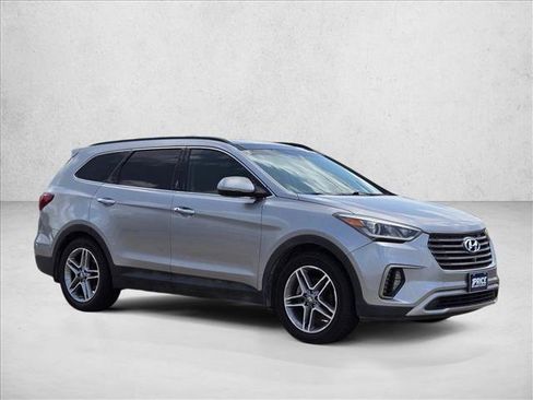Used 2017 Hyundai Santa Fe FWD image 3