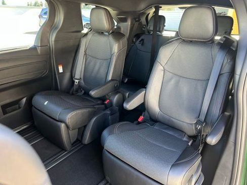 Used 2025 Toyota Sienna Platinum image 16