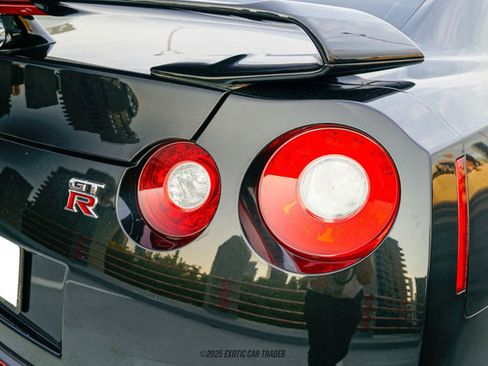 Used 2014 Nissan GT-R Premium w/ Premium Interior Package image 72