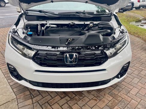 Used 2025 Honda Odyssey Elite image 18