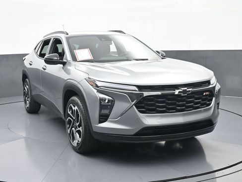 Used 2025 Chevrolet Trax RS w/ Driver Confidence Package image 9