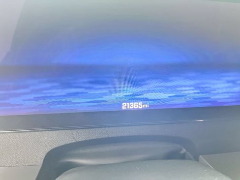 Used 2025 Chevrolet Traverse LT FWD image 19