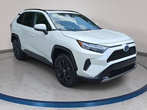 Used 2022 Toyota RAV4 SE w/ Convenience Package AWD/4WD image 3