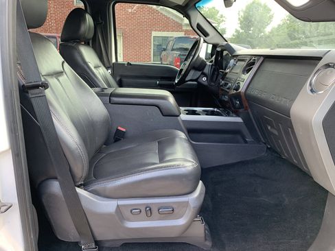 Used 2011 Ford F250 Lariat w/ Lariat Interior Pkg image 11