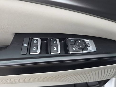 Certified 2022 Kia Carnival LX FWD image 22
