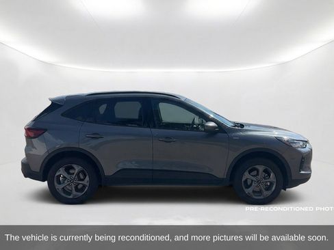 Used 2025 Ford Escape ST-Line Select AWD/4WD image 4
