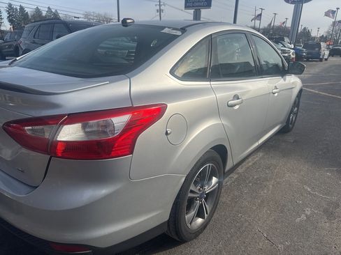 Used 2014 Ford Focus SE w/ SE Sport Package image 4