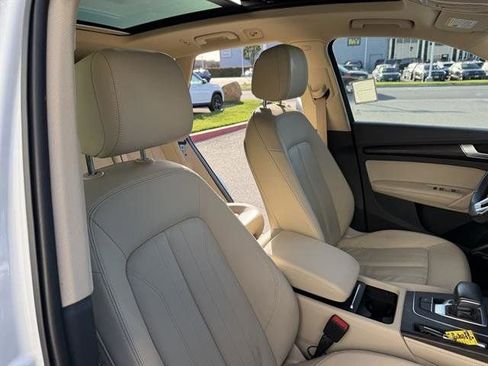 Used 2020 Audi Q5 e Prestige w/ Prestige Package image 21