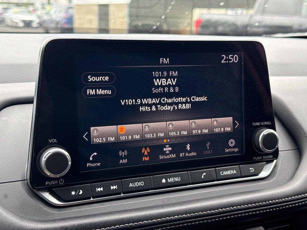 Used 2025 Nissan Rogue SV FWD image 24