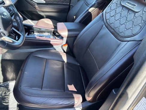 Used 2025 Ford Explorer Platinum w/ LUX Leather Package image 27