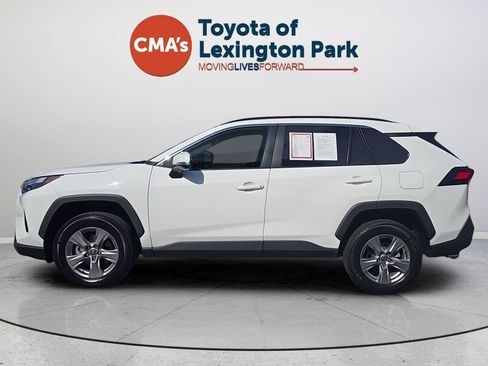 Used 2022 Toyota RAV4 XLE w/ XLE Grade Weather Package FWD image 2