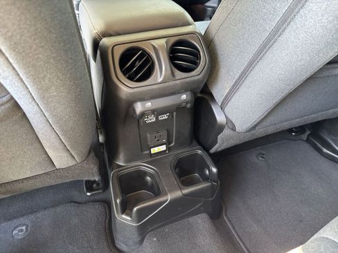 Used 2025 Jeep Wrangler Unlimited Sahara AWD/4WD image 22