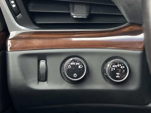 Used 2018 Cadillac Escalade ESV Premium Luxury image 32