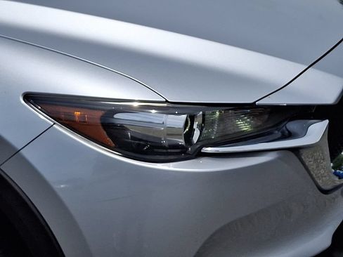 Used 2018 MAZDA CX-5 Touring w/ Preferred Equipment Package FWD image 9