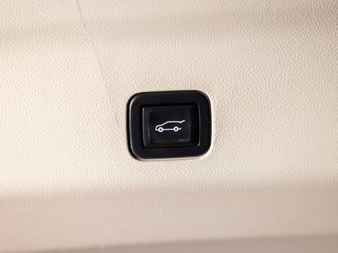 Used 2021 Cadillac Escalade Sport Platinum w/ LPO, ONYX Package image 39