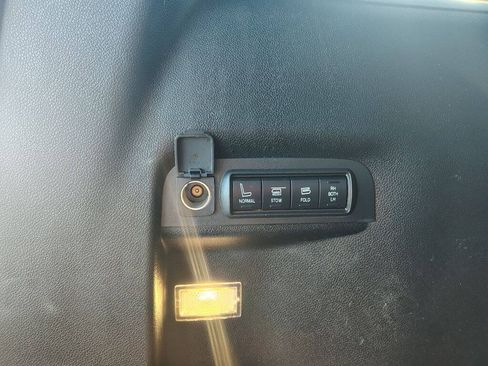 Used 2018 Ford Explorer Limited AWD/4WD image 13