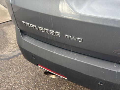 Used 2020 Chevrolet Traverse LT w/ LPO, Black Accent Package image 5