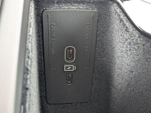 Used 2022 Volvo XC60 B5 Momentum w/ Climate Package image 25