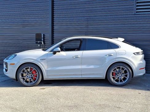 New 2026 Porsche Cayenne Turbo AWD/4WD image 2