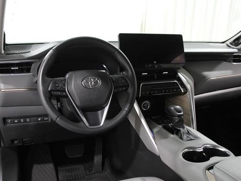 Used 2024 Toyota Venza Limited image 7