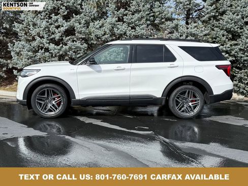 Used 2025 Ford Explorer ST-Line w/ ST-Line Street Pack AWD/4WD image 4