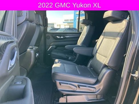 Used 2022 GMC Yukon XL Denali w/ Denali Premium Package image 18