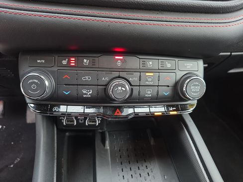 Used 2025 Dodge Durango GT image 30