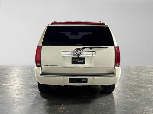 Used 2007 Cadillac Escalade AWD w/ Information Package image 4
