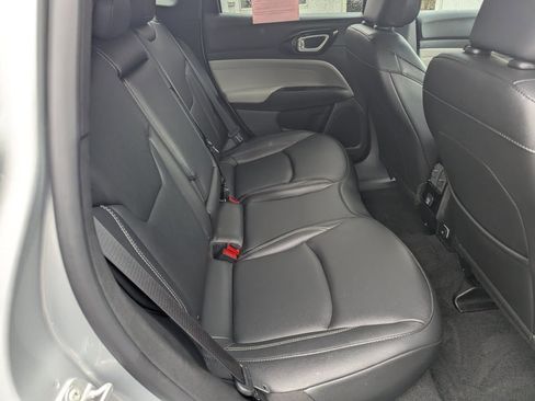 Used 2025 Jeep Compass Limited AWD/4WD image 11