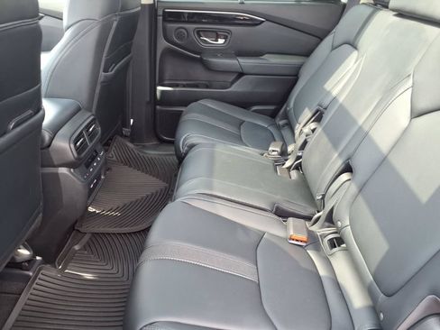 Used 2023 Honda Pilot Touring image 12