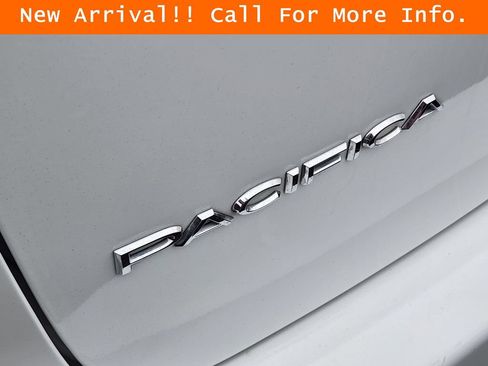 Used 2020 Chrysler Pacifica Limited FWD image 10