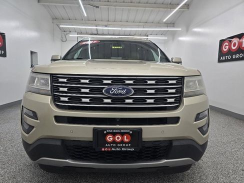 Used 2017 Ford Explorer Limited w/ Equipment Group 301A FWD image 2