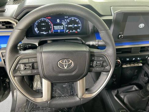 Used 2025 Toyota Tacoma TRD Off-Road AWD/4WD image 11