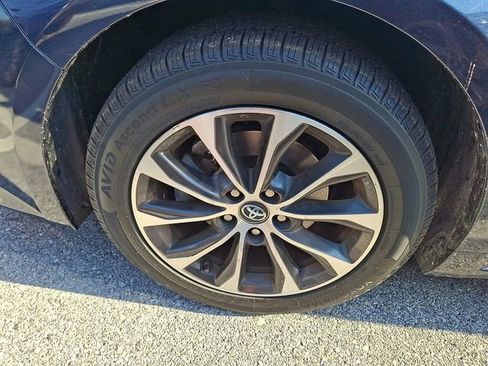 Certified 2018 Toyota Avalon XLE Premium w/ All Weather Liner Package FWD image 3
