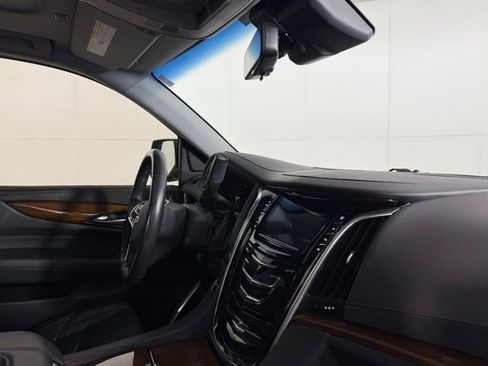 Used 2020 Cadillac Escalade Luxury image 37
