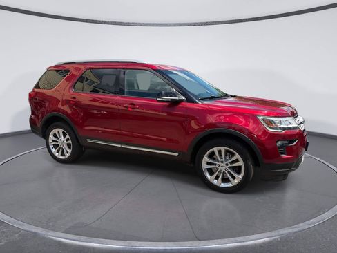 Used 2018 Ford Explorer XLT w/ Equipment Group 201A AWD/4WD image 6