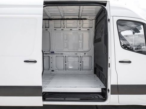 Used 2019 Mercedes-Benz Sprinter 170 Cargo image 28