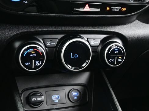 Used 2021 Hyundai Venue SEL FWD image 19