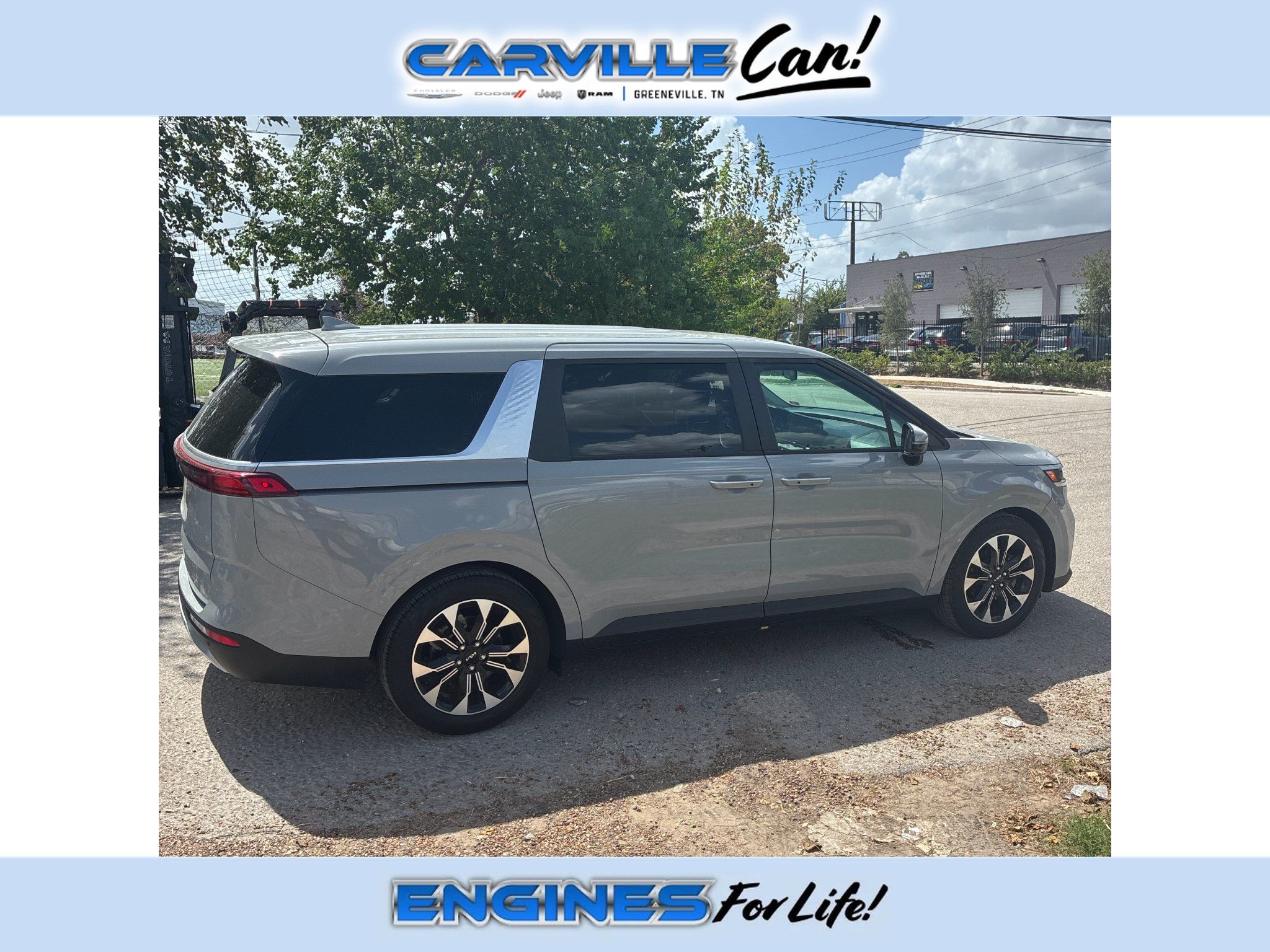 Used 2024 Kia Carnival EX FWD image 4