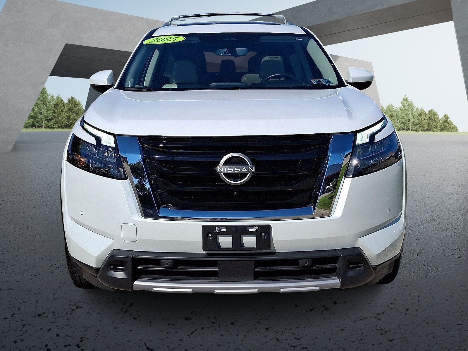 Used 2025 Nissan Pathfinder SL w/ SL Premium Package AWD/4WD image 2
