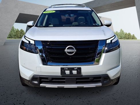 Used 2025 Nissan Pathfinder SL w/ SL Premium Package AWD/4WD image 2